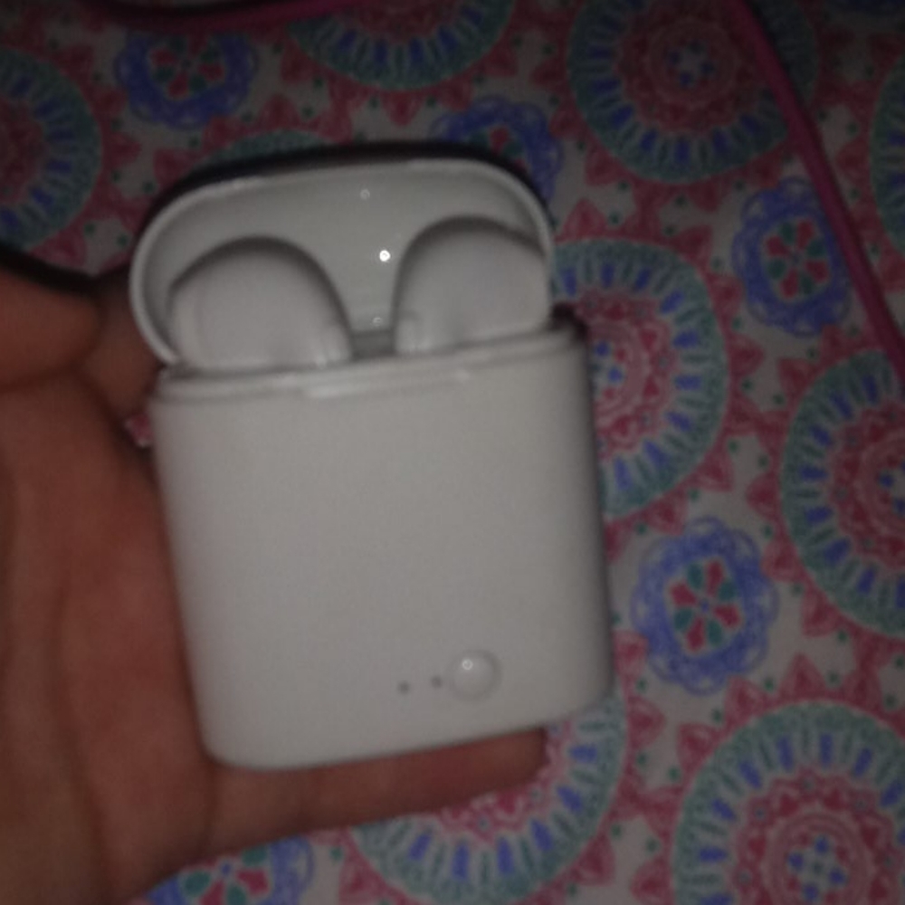 Premium White Wireless headphones + case + charger